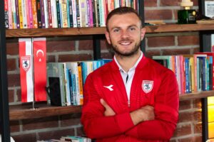 - "Avrupa’da oynamayı çok istiyorum. Belki bunu Samsunspor ile başarırım"