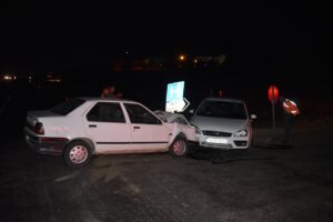 ŞANLIURFA (AA) – Şanlıurfa'nın Siverek ilçesinde, iki otomobilin çarpışması sonucu