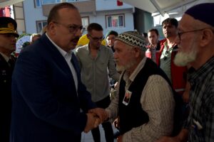 - Şehidin hamile eşi Elif Keskin, cenazeye asker üniformasıyla katıldı