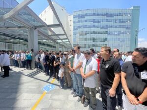 - Saldırının gerçekleştiği kardiyoloji kliniğinin kapısına "Cenazemiz var. Hasta bakılmayacaktır"