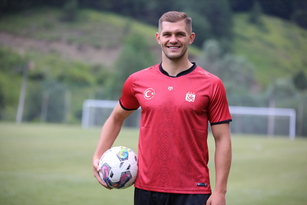 Sivasspor, Polonyalı oyuncu Karol Angielski'yi transfer etti