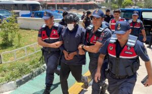 SİVAS (AA) – Sivas'ın Yıldızeli ilçesinde 3 kişiyi av tüfeğiyle