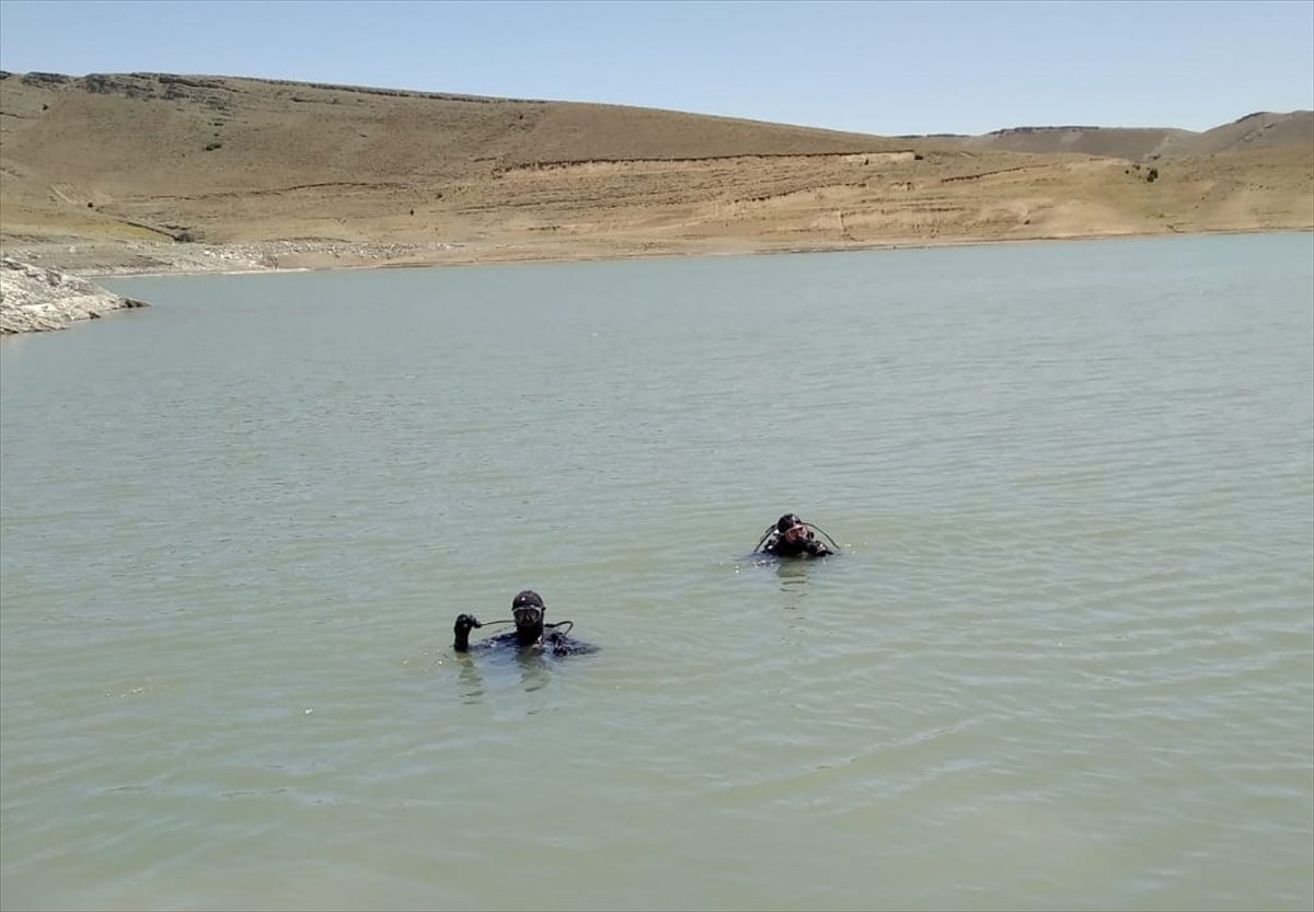 Sivas'ta suya düşen oltasını almak için baraja giren öğretmen boğuldu -  Haber 1