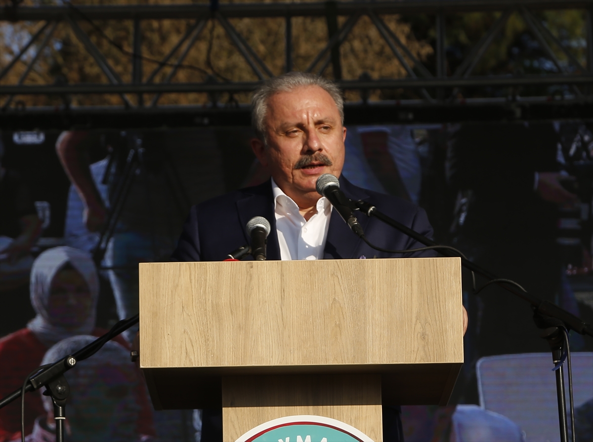 TBMM Başkanı Şentop, Tekirdağ'da bayramlaşma programları ile Keşkek Şenliği'ne katıldı: