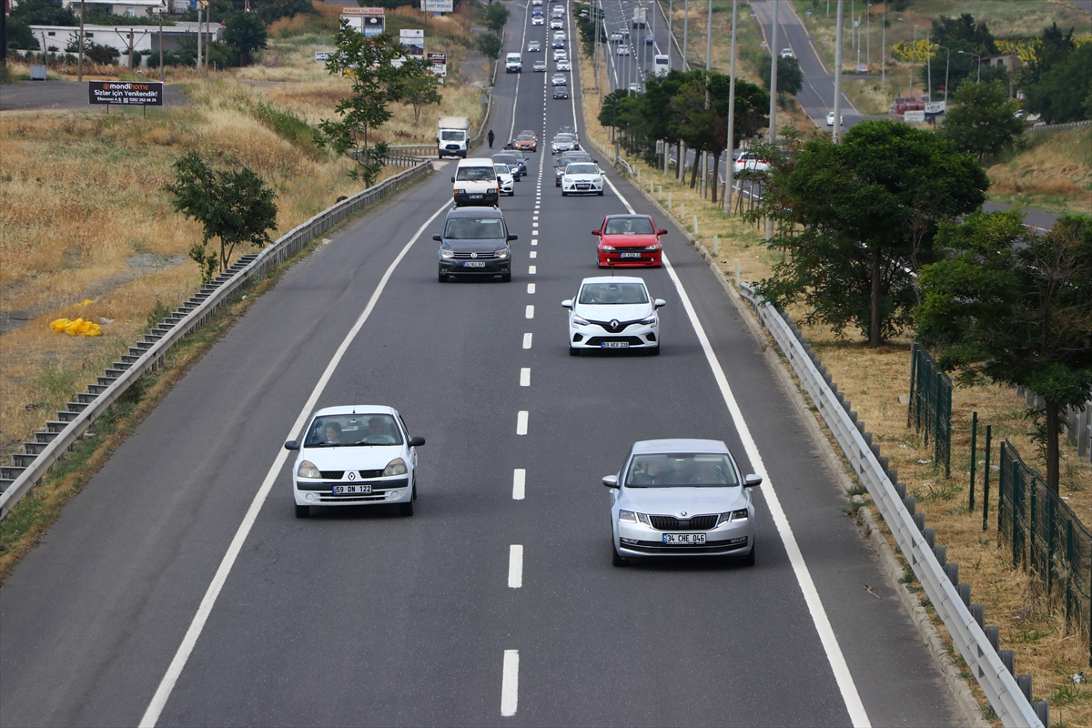 Tekirdağ-İstanbul kara yolunda bayram tatili yoğunluğu