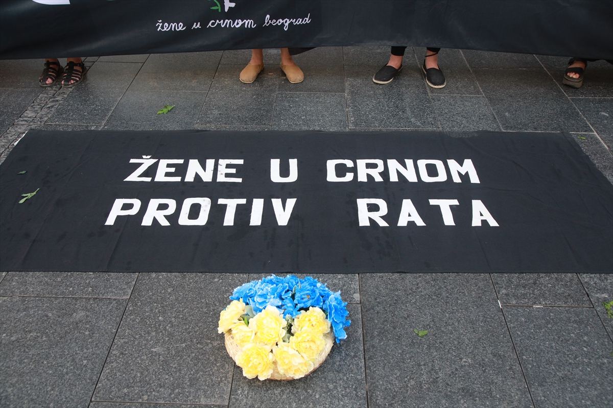 Ukrayna'daki savaş Belgrad'da protesto edildi