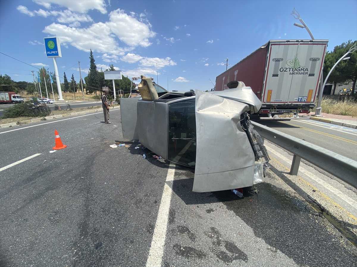 Uşak'ta trafik kazasında 3 kişi yaralandı