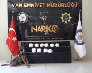 VAN (AA) – Van'ın İpekyolu ilçesinde bir araçta 10 kilo