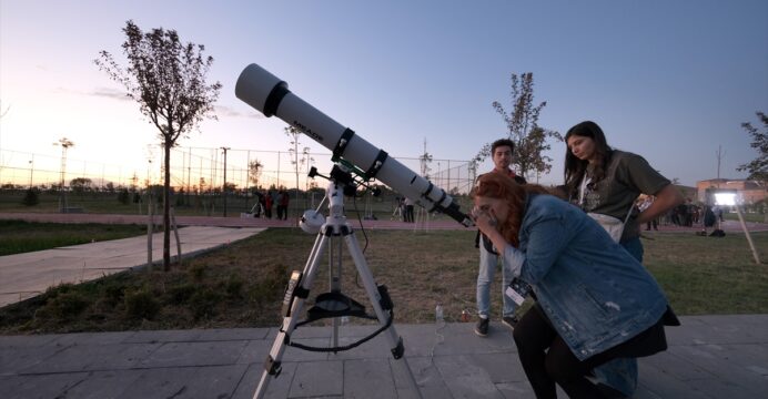 Van'da düzenlenen “Gökyüzü Gözlem Etkinliği” 10 bin gökyüzü meraklısını buluşturdu