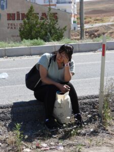 YOZGAT (AA) – Yozgat'ın Yerköy ilçesinde kontrolden çıkarak yol kenarına
