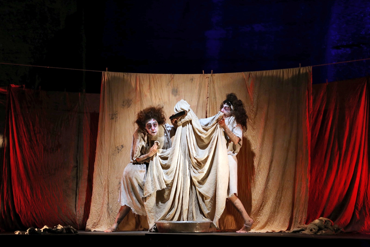 19. Uluslararası Gümüşlük Müzik Festivali'nde “Şatonun Altında” tiyatro oyunu sahnelendi