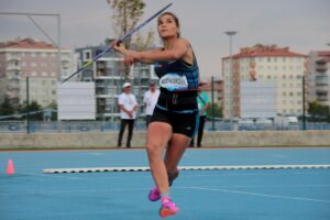 - Atletizmde üçüncü gün müsabakalarında Türk sporcular kadınlar cirit atma