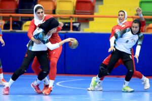 - Kadınlar Hentbol B Grubu'nda İran, Afganistan'ı 43-6, Azerbaycan, Kamerun'u