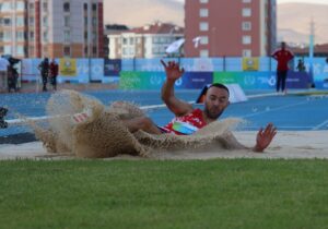 - Atletizmde son gün müsabakalarında Türk sporcular 1 altın, 2
