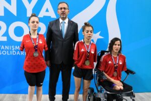 - Para yüzme kadınlar 50 metre kelebek müsabakalarında Sevilay Öztürk