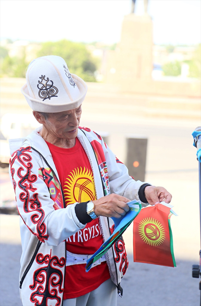 75 yaşındaki Kırgız, Türkiye'deki 4. Dünya Göçebe Oyunlarına katılmak için bisikletle yola çıktı