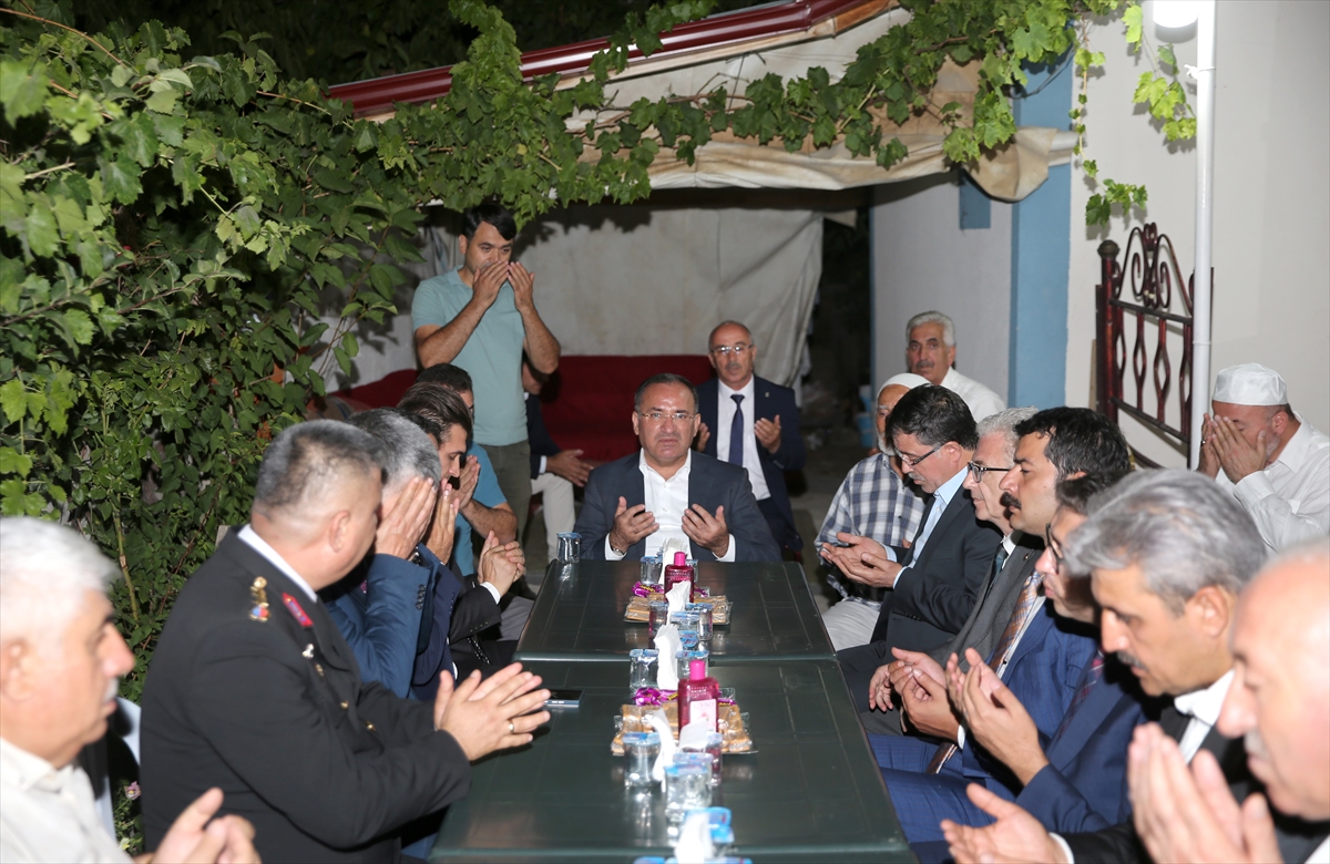 Adalet Bakanı Bozdağ, Yozgat'ta şehit ailesini ziyaret etti