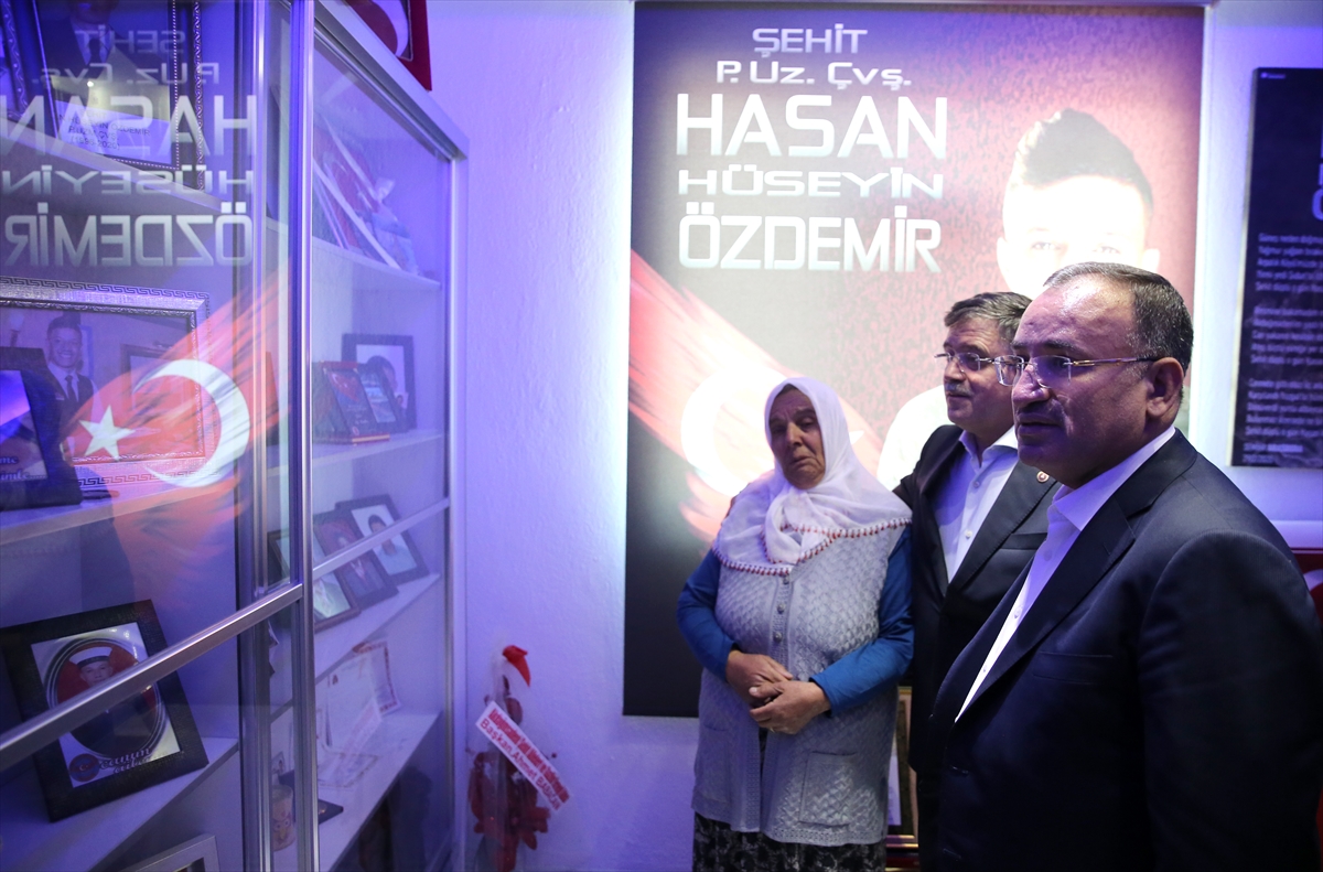 Adalet Bakanı Bozdağ, Yozgat'ta şehit Özdemir'in ailesini ziyaret etti