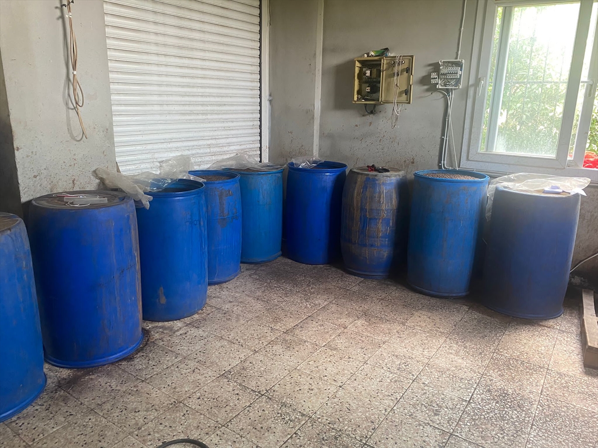 Adana'da 1040 litre sahte içki ile 1120 litre kaçak etil alkol ele geçirildi