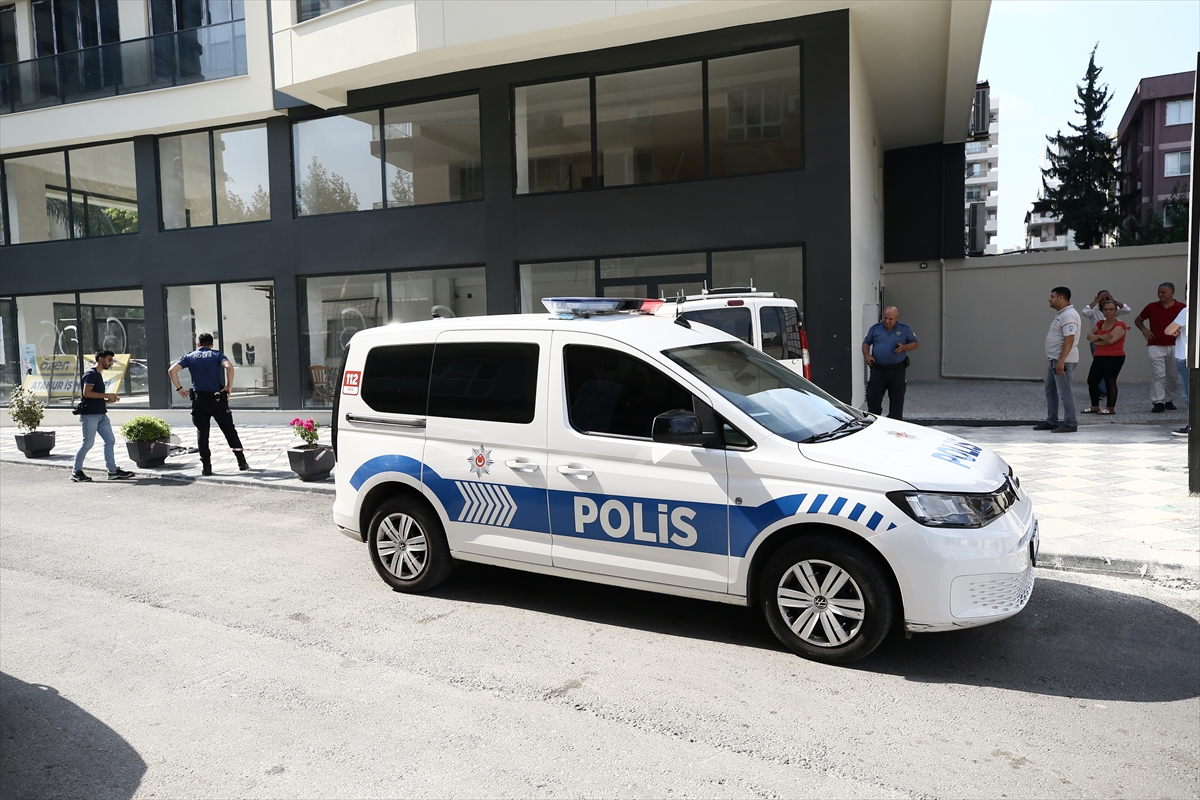 Adana'da klima montajı yapan işçi 5. kattan düşerek yaralandı