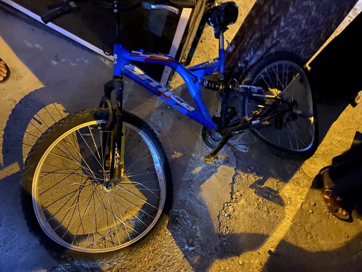 Adıyaman'da hafif ticari araçların çarptığı bisikletli çocuk yaralandı