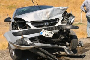 ADIYAMAN (AA)- Adıyaman'ın Kahta ilçesinde iki otomobilin çarpışması sonucu 1