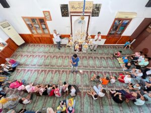 ADIYAMAN (AA) – Adıyaman'da yaz Kur'an kursu için camiye gelen