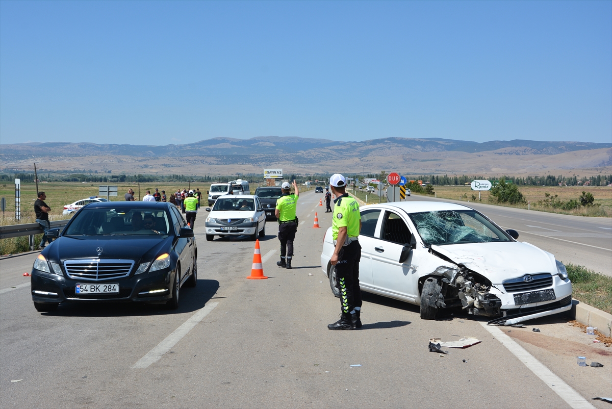 Afyonkarahisar'da trafik kazasında 1 kişi öldü, 2 kişi yaralandı