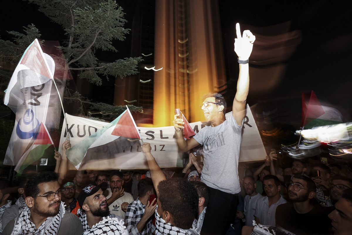 AGD İstanbul Şubesi üyeleri, İsrail'in Gazze Şeridi'ne yönelik saldırılarını protesto etti