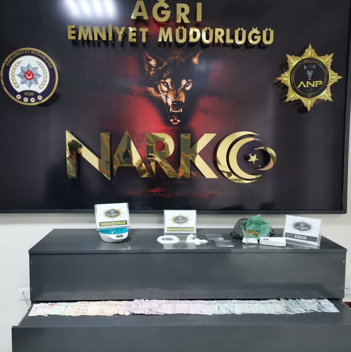 Ağrı'da uyuşturucu madde ticareti yaptığı iddia edilen 5 kişi tutuklandı