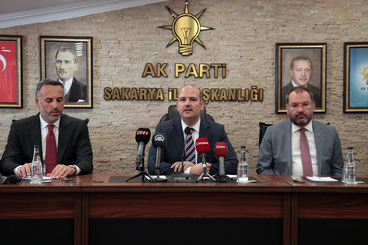 AK Parti Genel Başkan Yardımcısı İleri, Sakarya'da teşkilat üyeleriyle buluştu:
