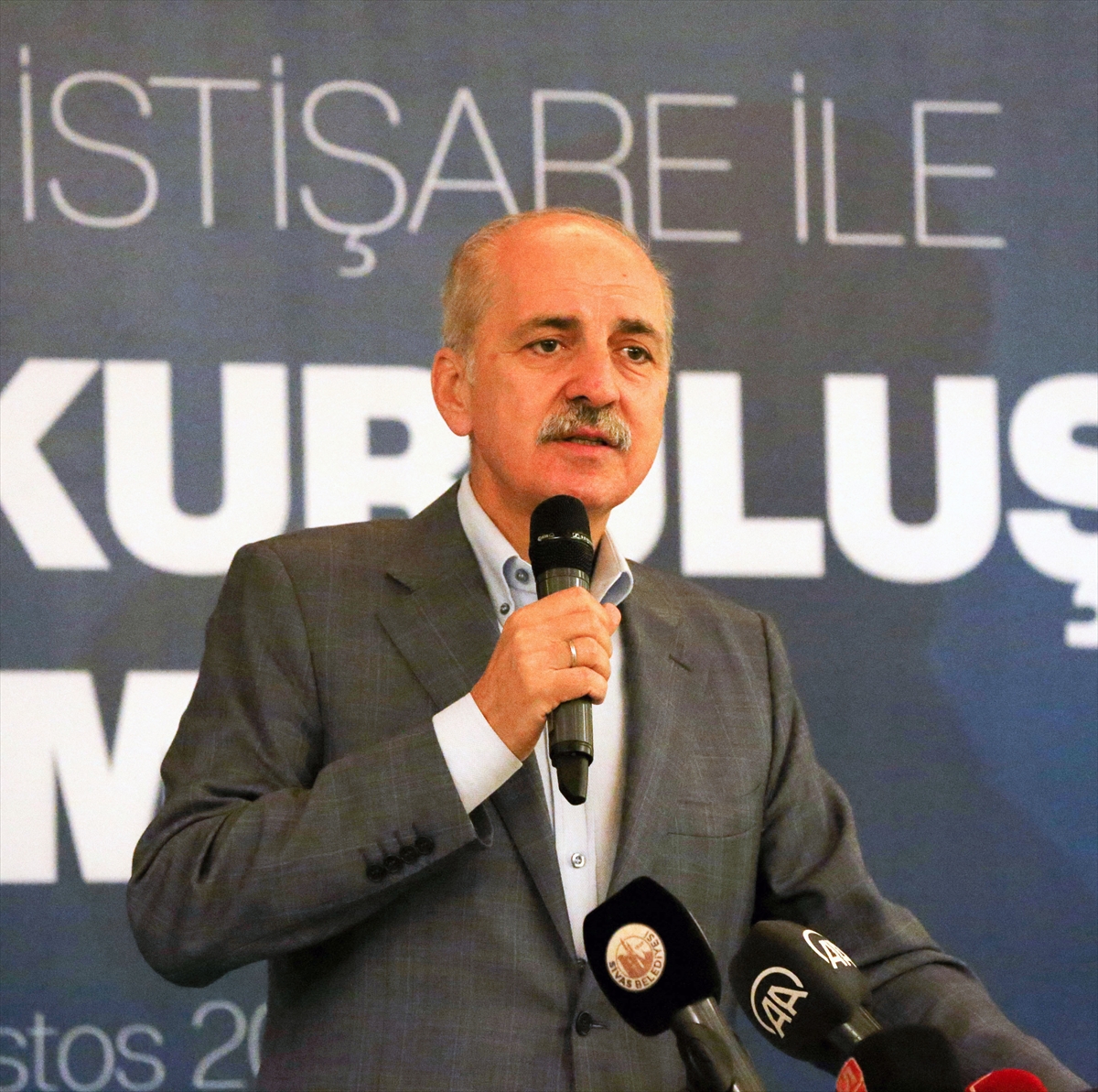 AK Parti'li Kurtulmuş, Sivas'ta sivil toplum kuruluşları buluşmasında konuştu: