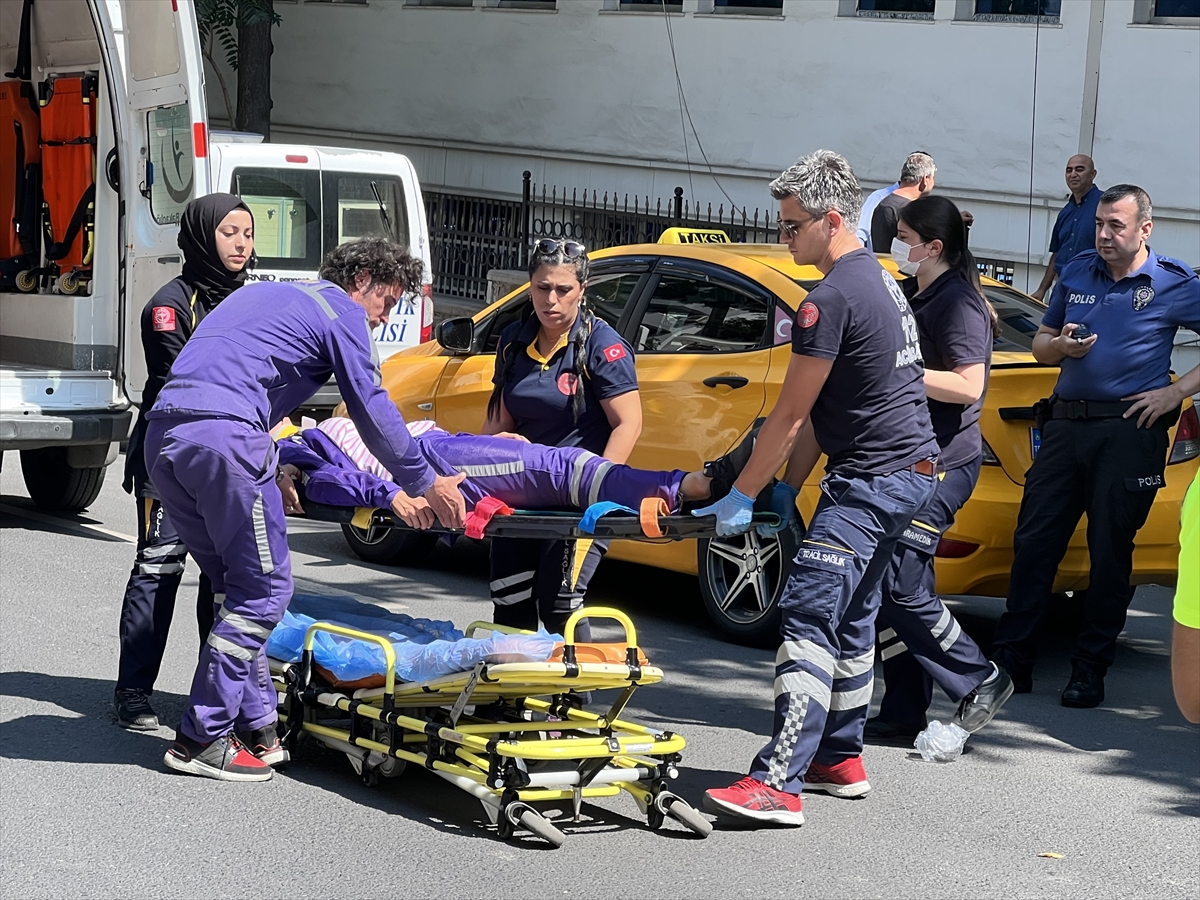 Ankara'da taksiye arkadan çarpan motosikletli kurye yaralandı