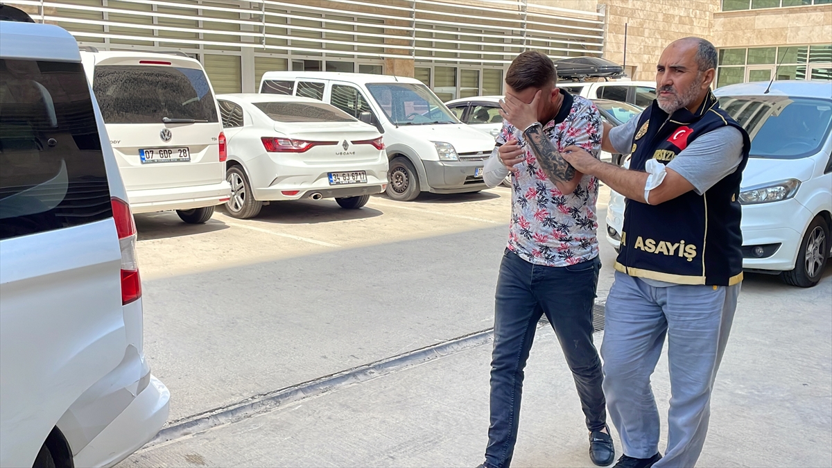 Antalya'da evdeki kasadan para ve ziynet eşyası çalan 5 kişi yakalandı