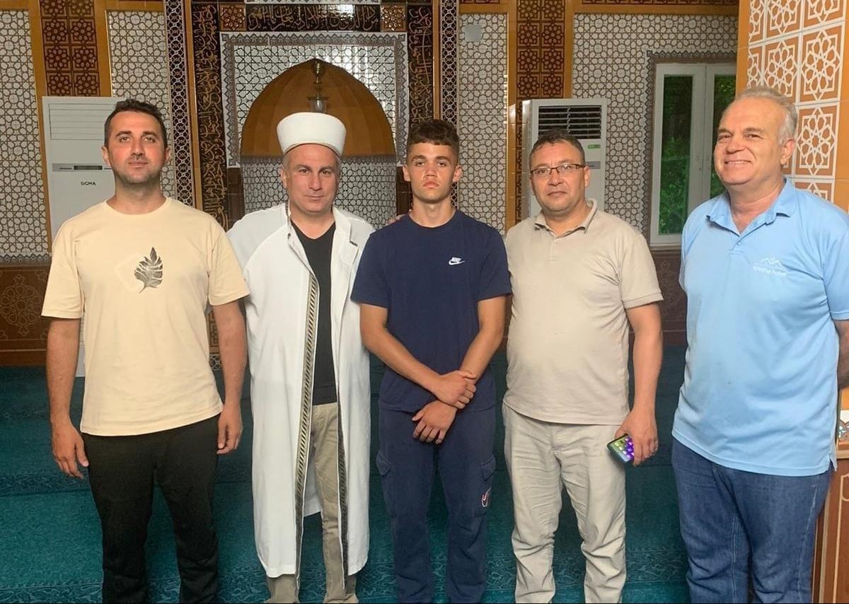 Antalya'da rehberden etkilenen İngiliz turist Müslüman oldu