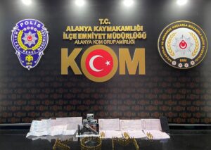 ANTALYA (AA) – Antalya'nın Alanya ilçesinde tefecilik yaptığı iddiasıyla gözaltına