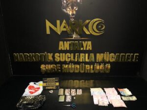 ANTALYA (AA) – Antalya'da "torbacı" diye tabir edilen uyuşturucu satıcılarına