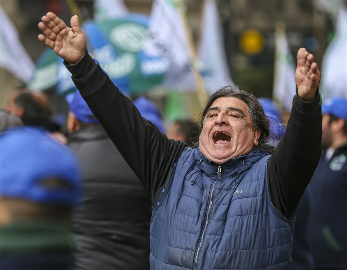 Arjantin'de binlerce kişi hayat pahalılığına karşı gösteri düzenledi