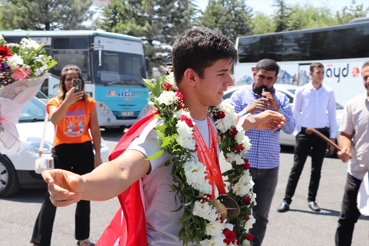 Avrupa şampiyonu genç halterci Yasin Büyükhüseyinler, Niğde'de coşkuyla karşılandı