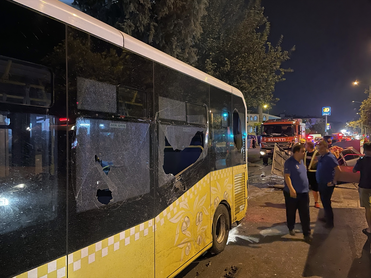 Aydın'da otomobil halk otobüsüne çarptı, 1 kişi öldü, 3 kişi yaralandı