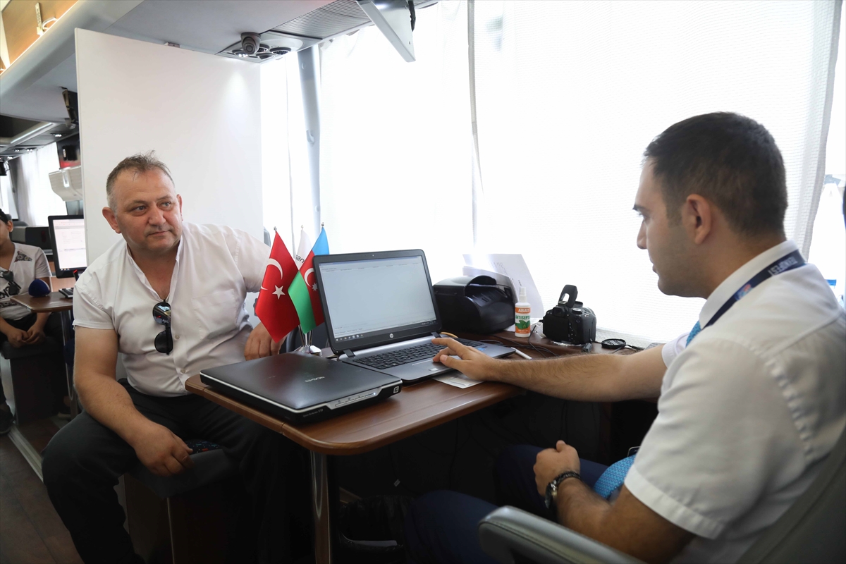 Azerbaycan, Türkiye'deki vatandaşlarının resmi işlemlerini mobil otobüsle yapıyor