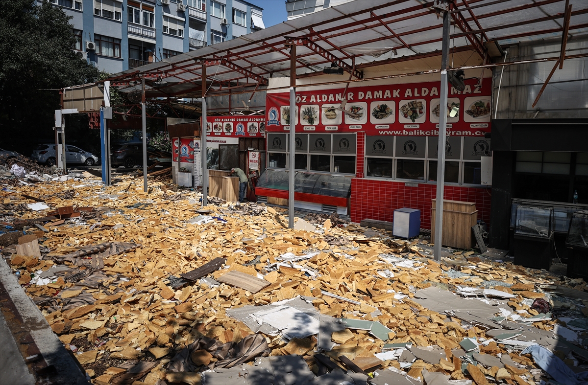 Bakırköy Belediyesince Zeytinlik'teki dükkanların yıkılması esnafın tepkisine neden oldu