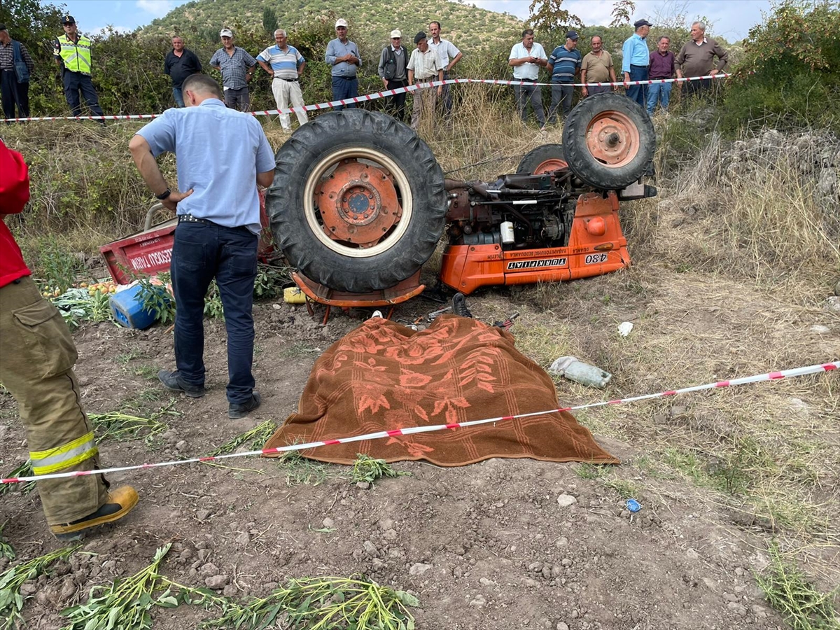 Balıkesir'de devrilen traktörün sürücüsü ile yeğeni hayatını kaybetti