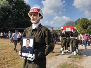 OSMANİYE (AA) – Osmaniye’de balık tutarken dün baraj gölüne düşerek