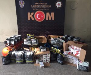BOLU (AA) – Bolu'da kaçak sigara imalathanesine çevrilen ev ve