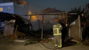 BURSA (AA) – Bursa'da depo olarak kullanılan barakada çıkan yangın,