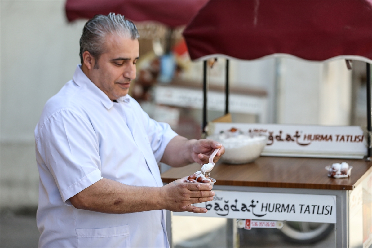 Bursa'nın yarım asırlık sokak lezzeti: “Bağdat hurma tatlısı”