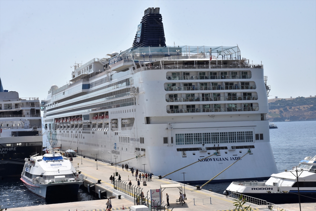 Büyük gezinti gemisi “Norwegian Jade”  Bodrum'a geldi