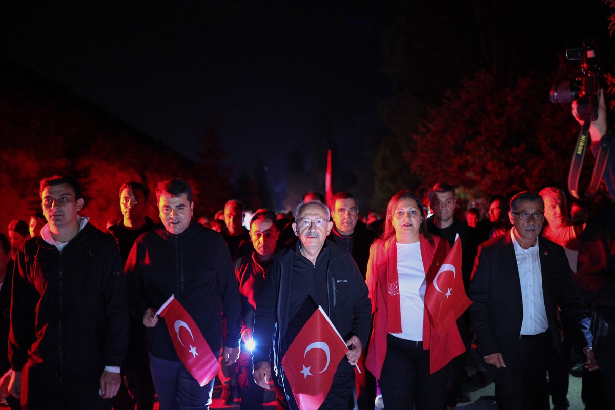 Kılıçdaroğlu ile Uysal, “Zafer Yürüyüşü”ne katıldı