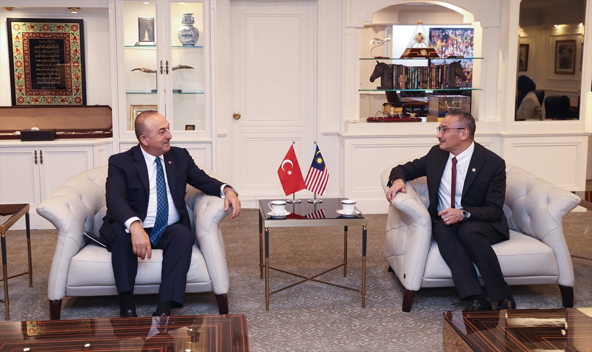 Çavuşoğlu, Malezya Savunma Bakanı Hişamuddin ile görüştü